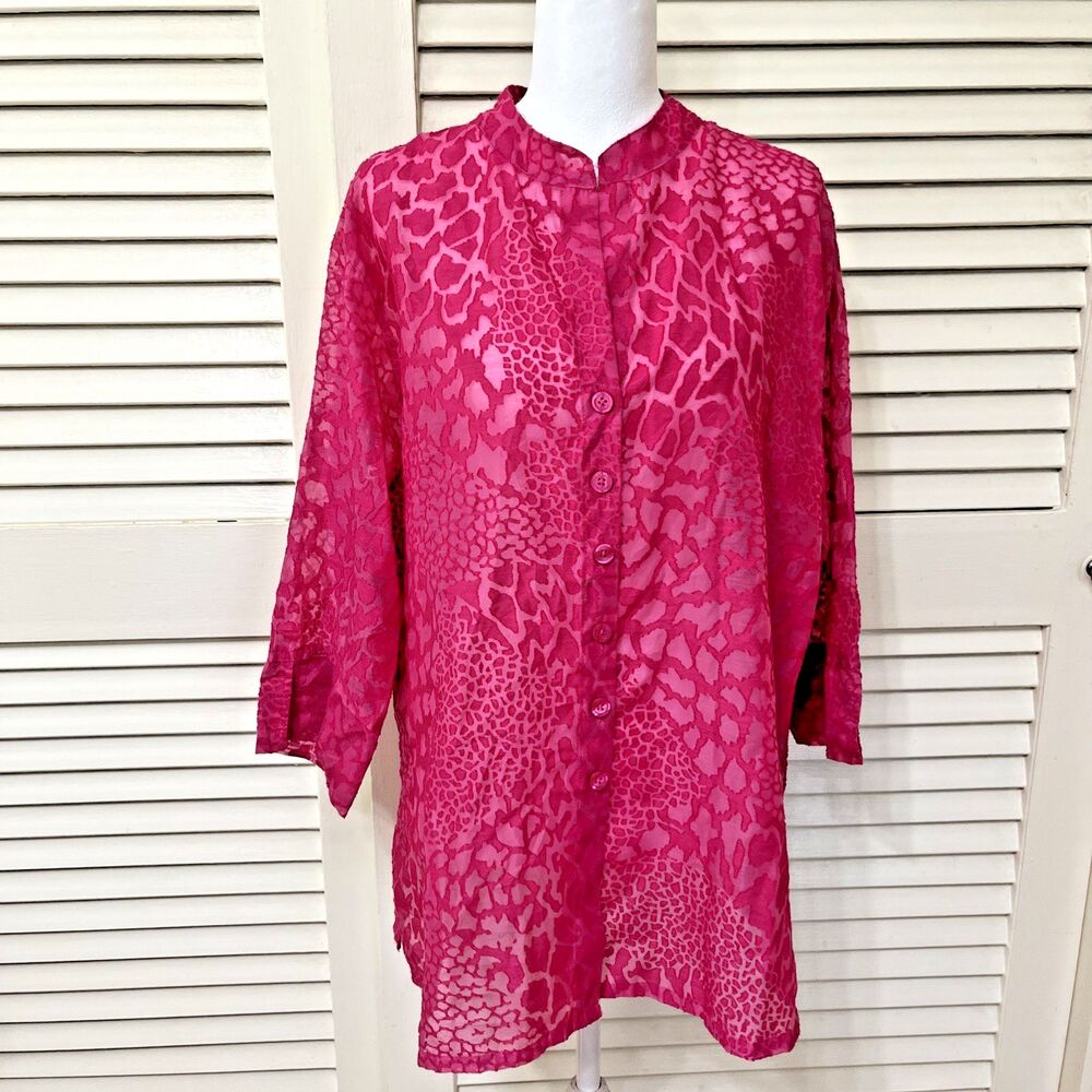 Striking Investments II 16W Womens Hot Pink Animal Print Button Tunic Blouse